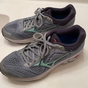 Mizuno running shoes